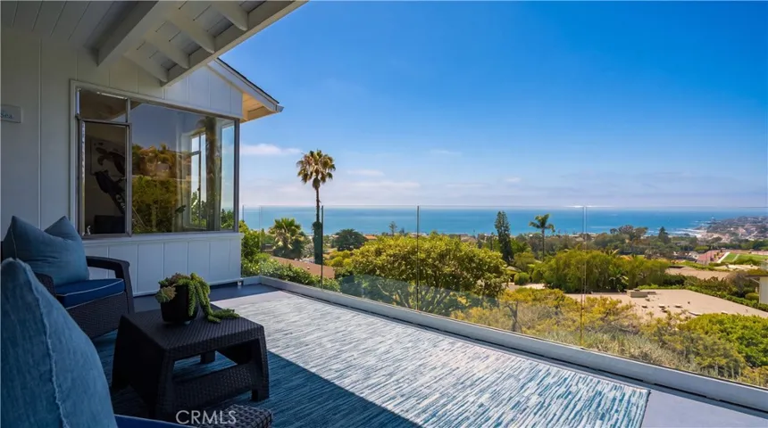 933 Coast View Drive, Laguna Beach, California 92651