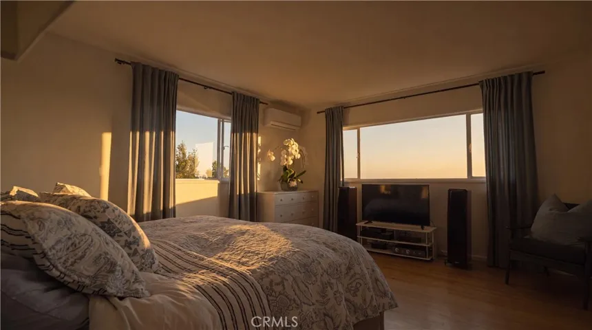 933 Coast View Drive, Laguna Beach, California 92651