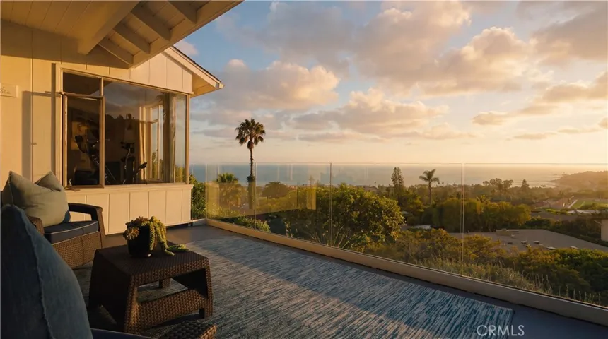 933 Coast View Drive, Laguna Beach, California 92651