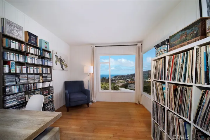 933 Coast View Drive, Laguna Beach, California 92651