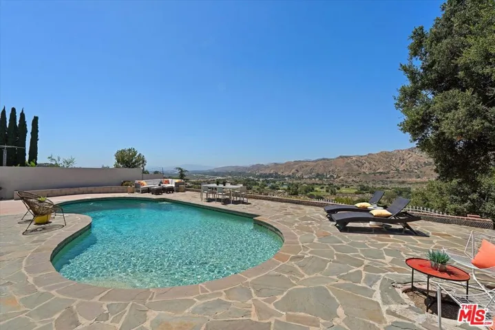 8977 Riderwood Drive, Sunland, California 91040