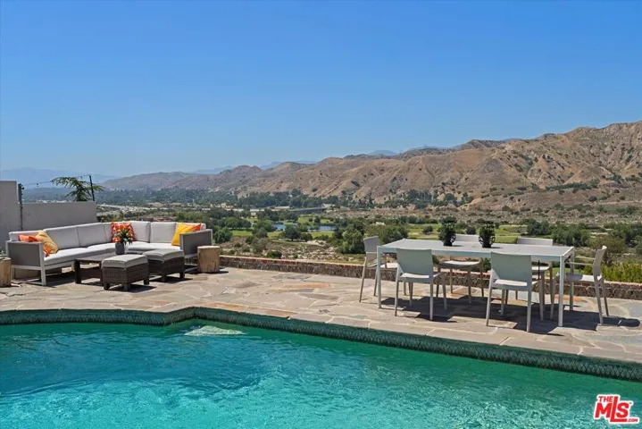 8977 Riderwood Drive, Sunland, California 91040