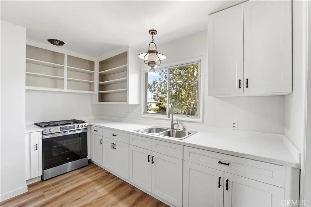 Quartz Counter-Tops and Shaker Cabinets
