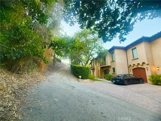 4551 Lindley Avenue, Tarzana, California 91356