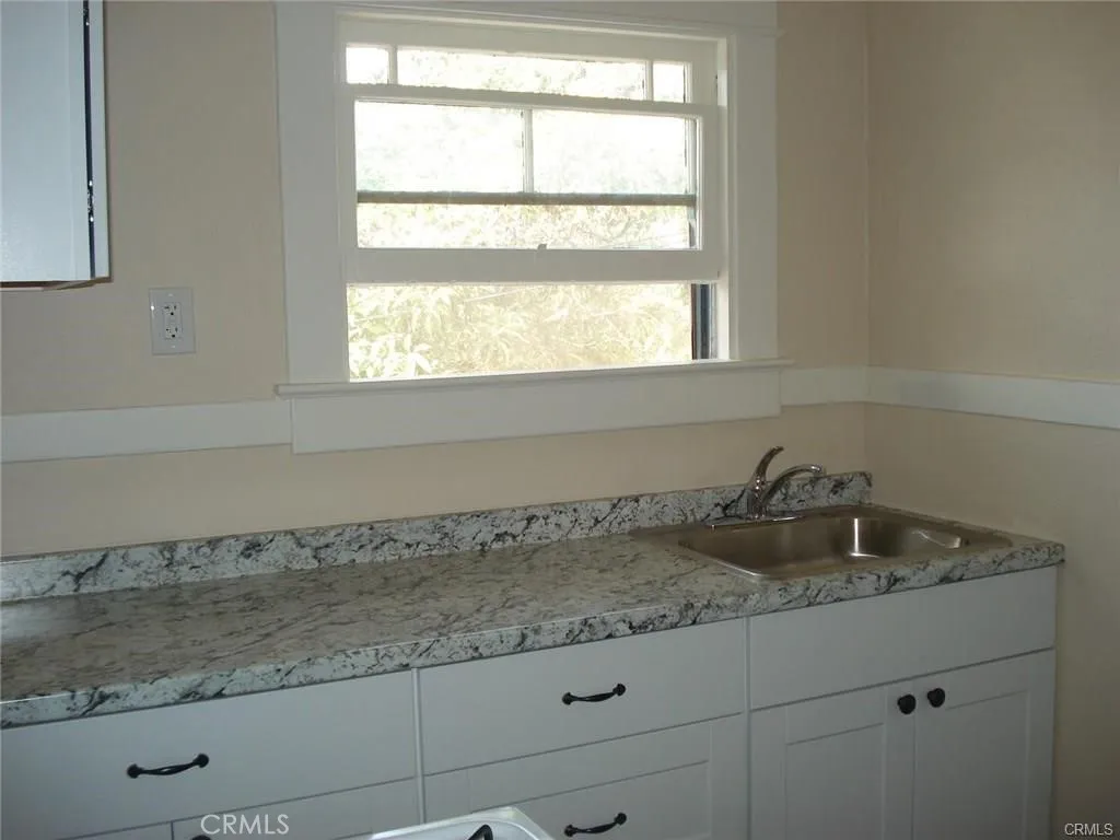 Kitchen Sink and Counter Space