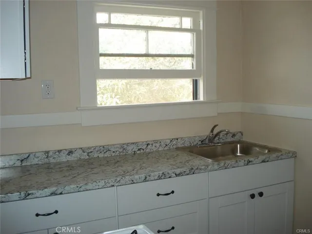 Kitchen Sink and Counter Space