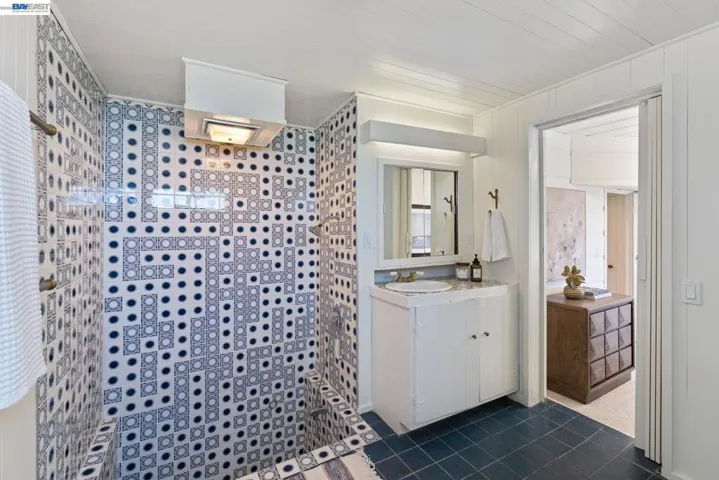 Deep Soaking Tub
