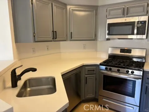 Upgraded Kitchen Includng All Appliances