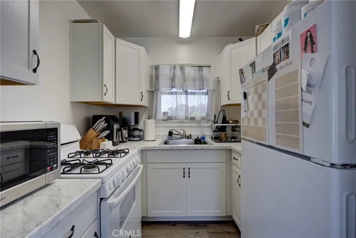 1025 kitchen