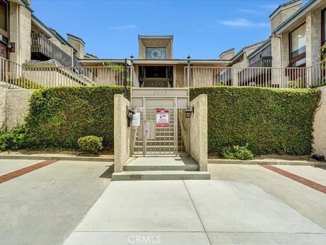 2298 Rose 302, Signal Hill, California 90755