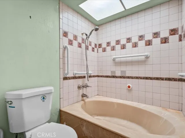 2298 Rose 302, Signal Hill, California 90755