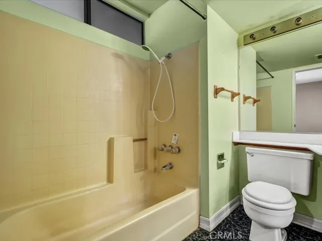 2298 Rose 302, Signal Hill, California 90755