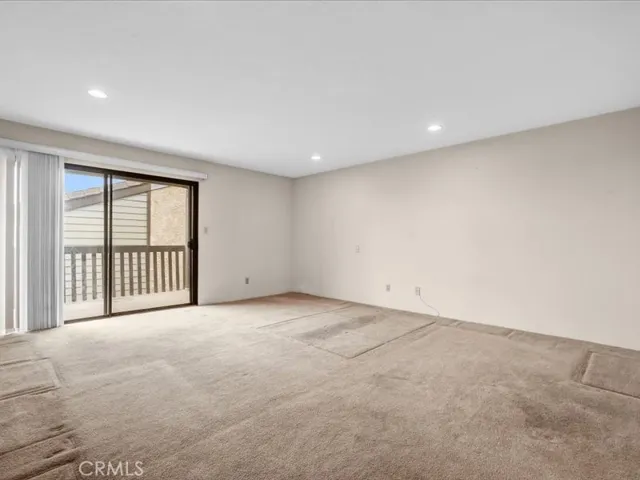 2298 Rose 302, Signal Hill, California 90755