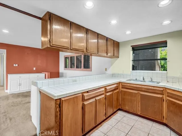 2298 Rose 302, Signal Hill, California 90755