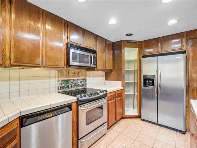2298 Rose 302, Signal Hill, California 90755