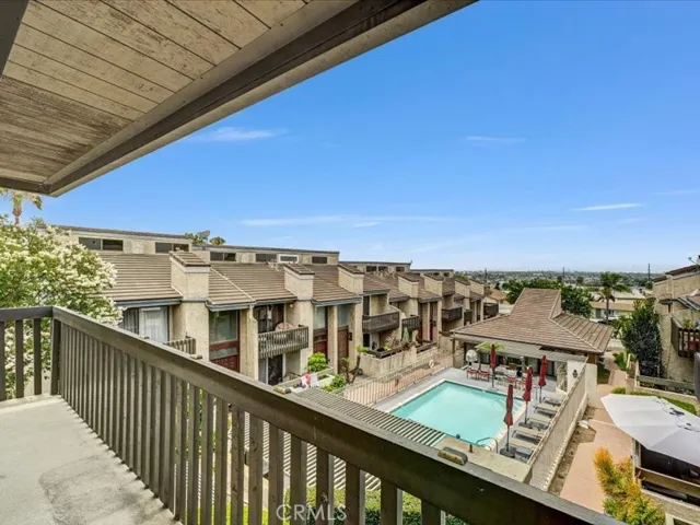 2298 Rose 302, Signal Hill, California 90755