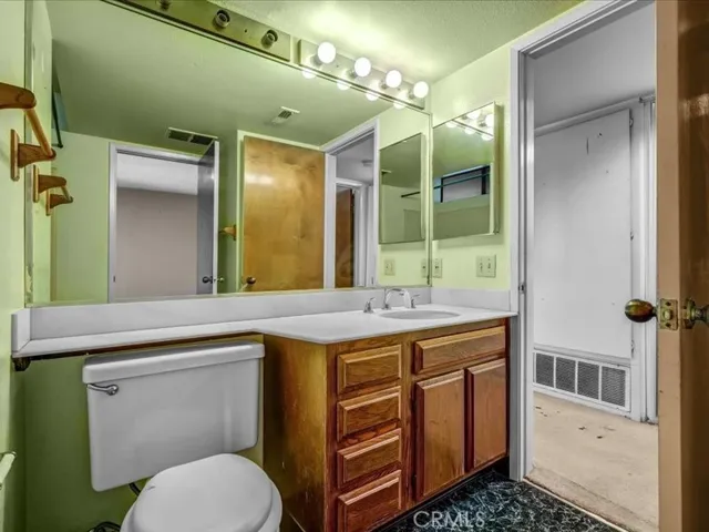 2298 Rose 302, Signal Hill, California 90755
