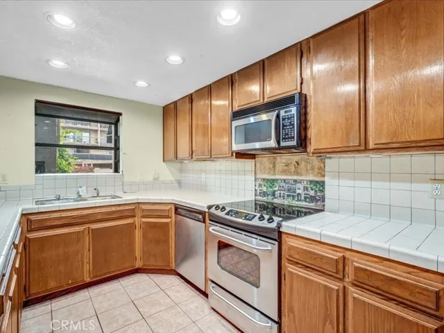 2298 Rose 302, Signal Hill, California 90755