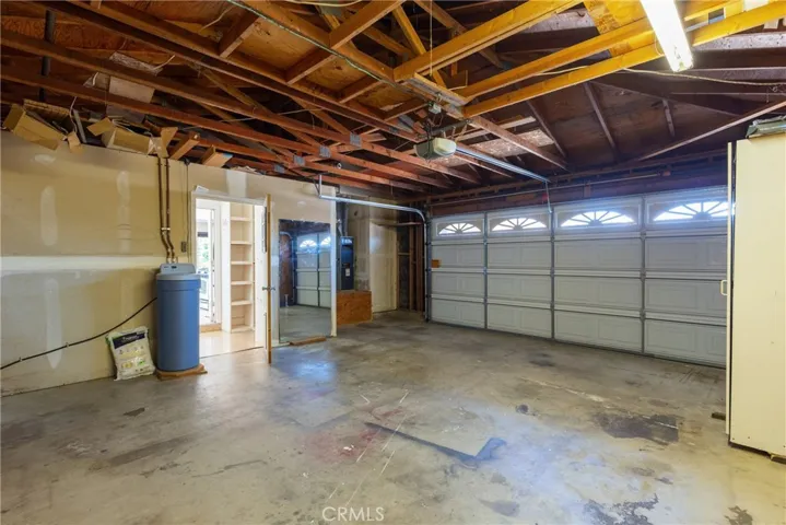 2 car garage that enters into the laundry room and into kitchen.