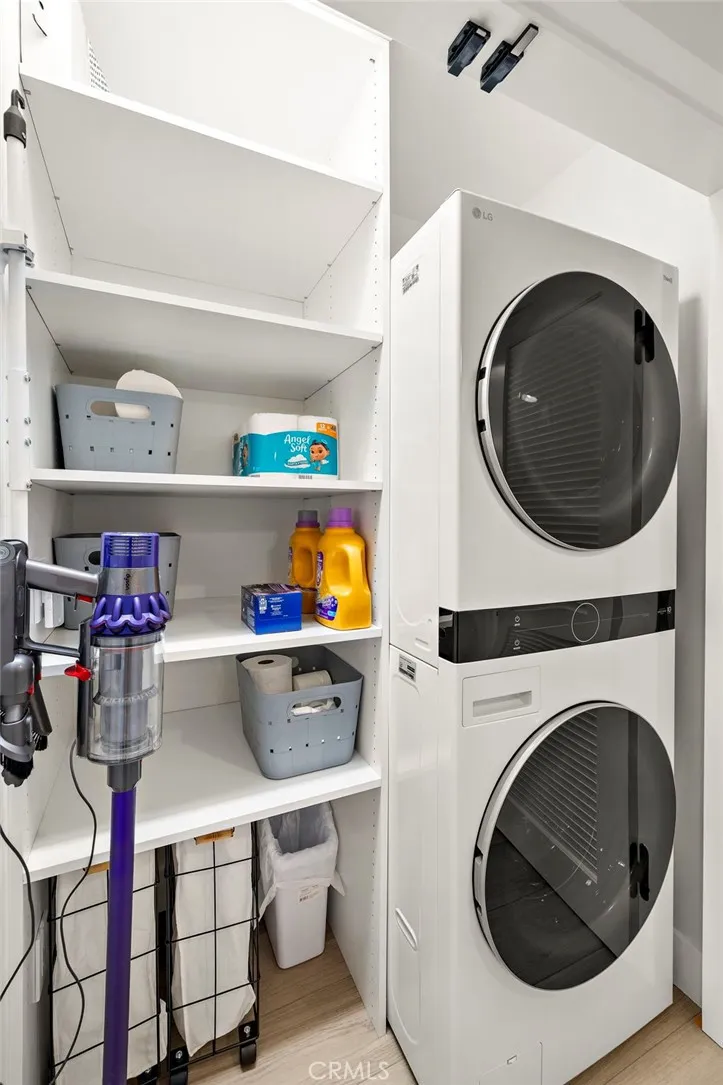 LAUNDRY CLOSET
