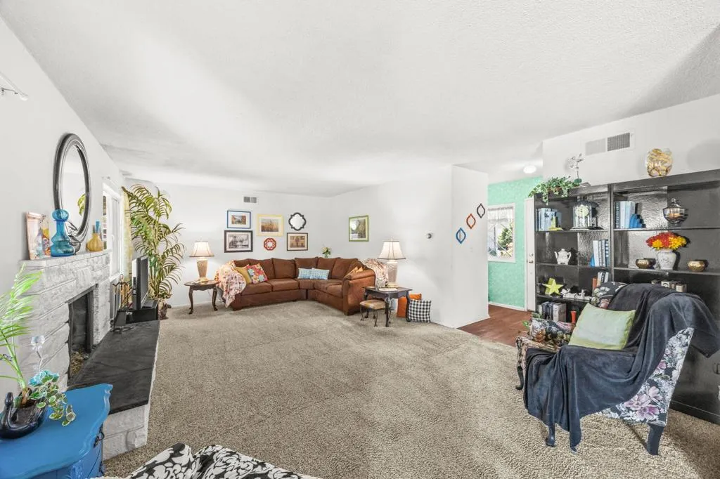 RaeAllenMedia Lola Ave-4