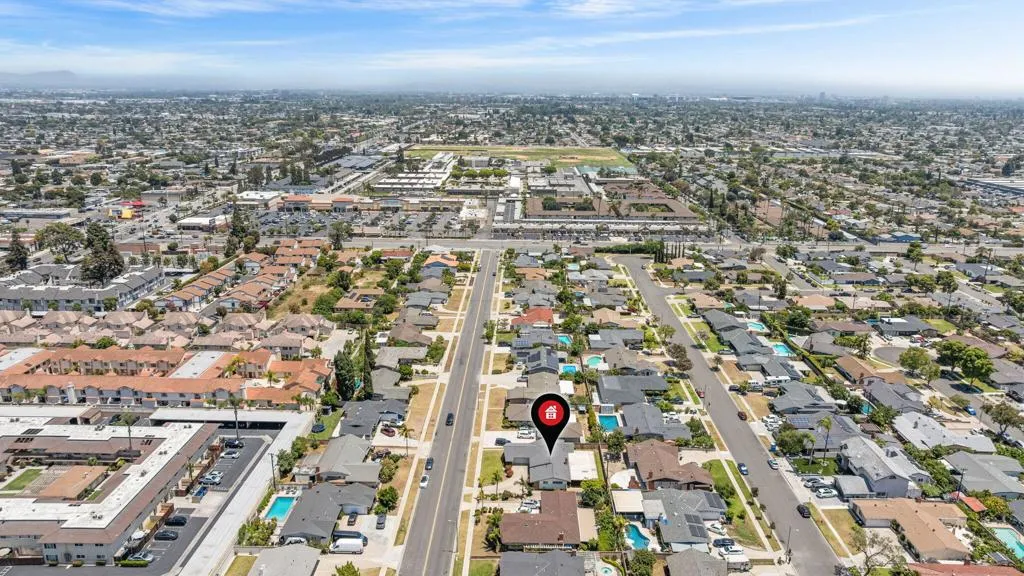RaeAllenMedia Lola Ave-42 pin
