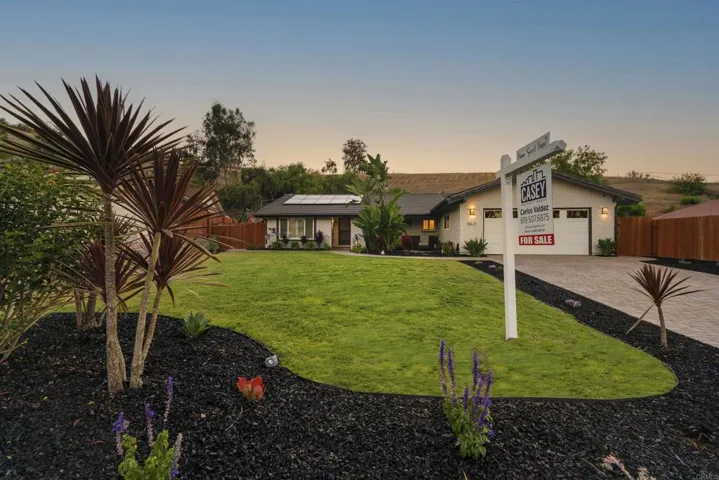 5621 Loping Lane, Bonita, California 91902