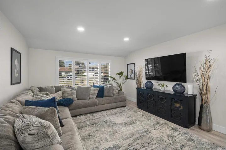 5621 Loping Lane, Bonita, California 91902