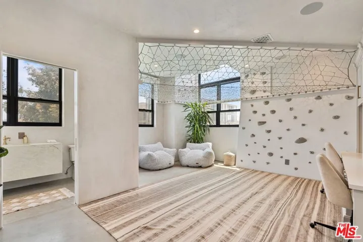15 Reef Street, Marina Del Rey, California 90292