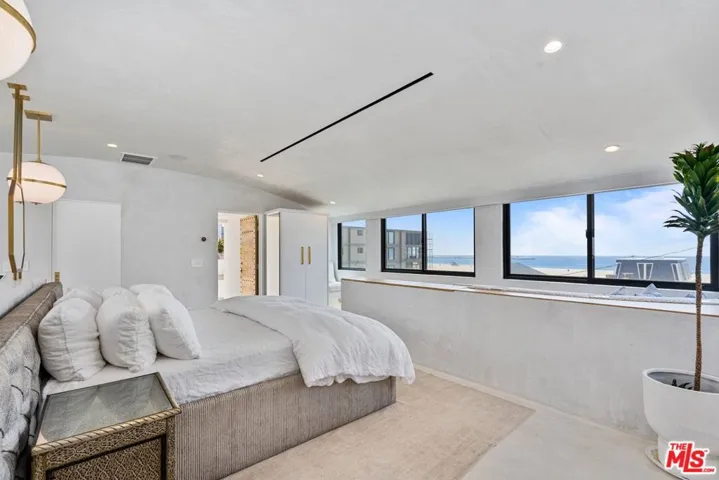 15 Reef Street, Marina Del Rey, California 90292
