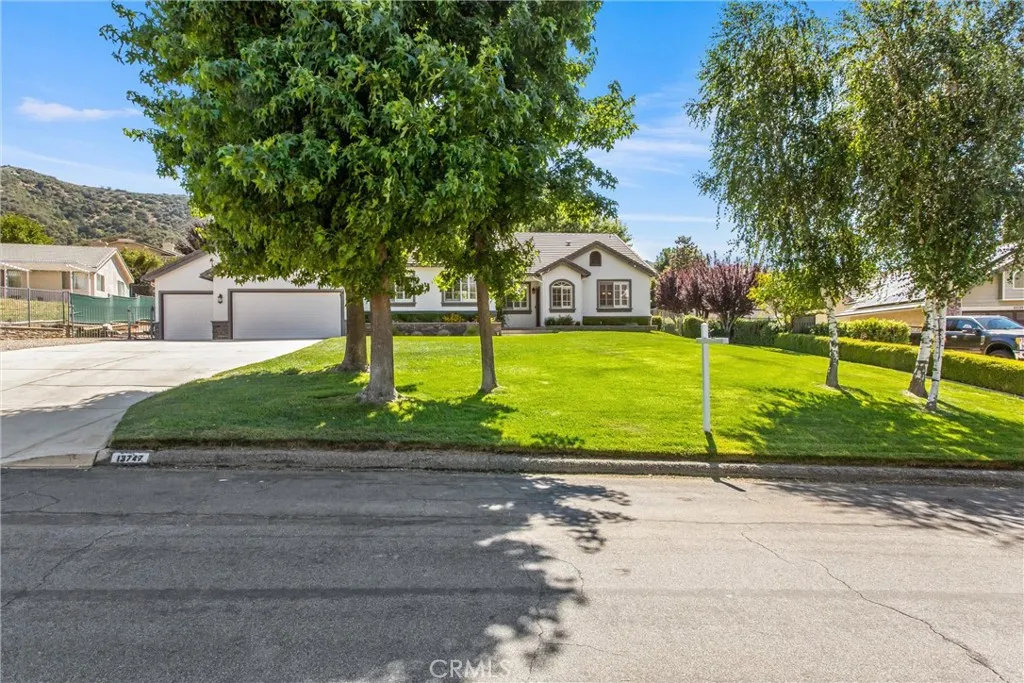 13747 Meadow View Lane, Yucaipa, California 92399 — photo 4