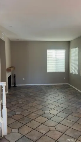 Family room w/fireplace