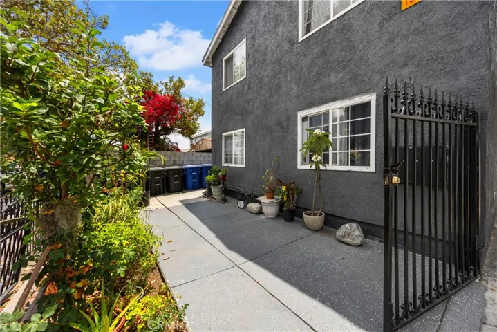 1219 S Downey, Los Angeles, California 90023