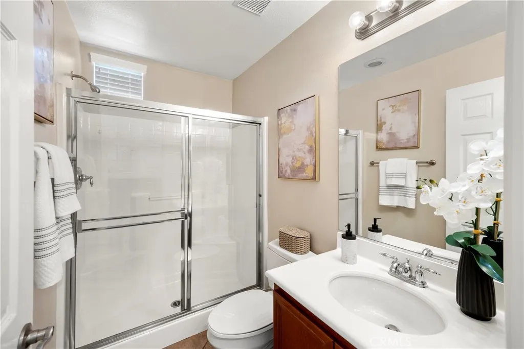 Downstairs full bath
