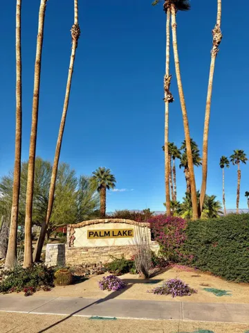 PALM.LAKE