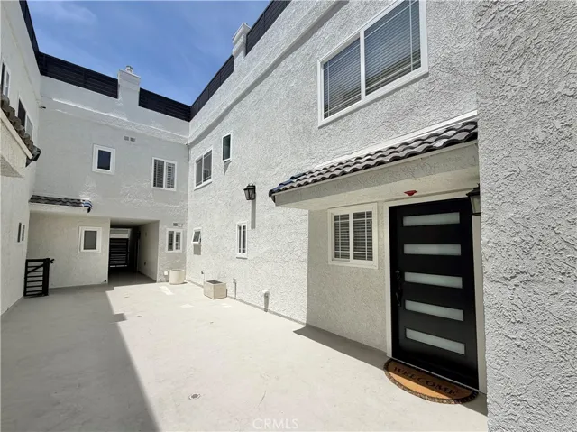 courtyard with only 6 units