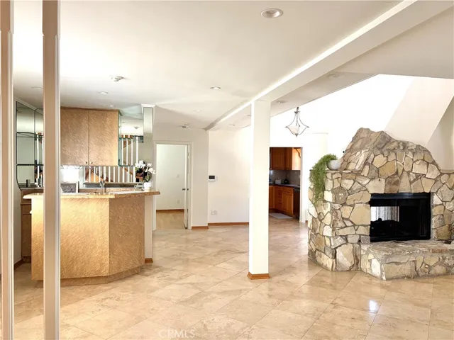 high ceilings on the 2nd floor