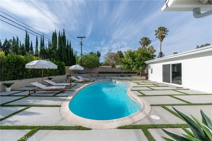 10111 Oso Avenue, Chatsworth, California 91311