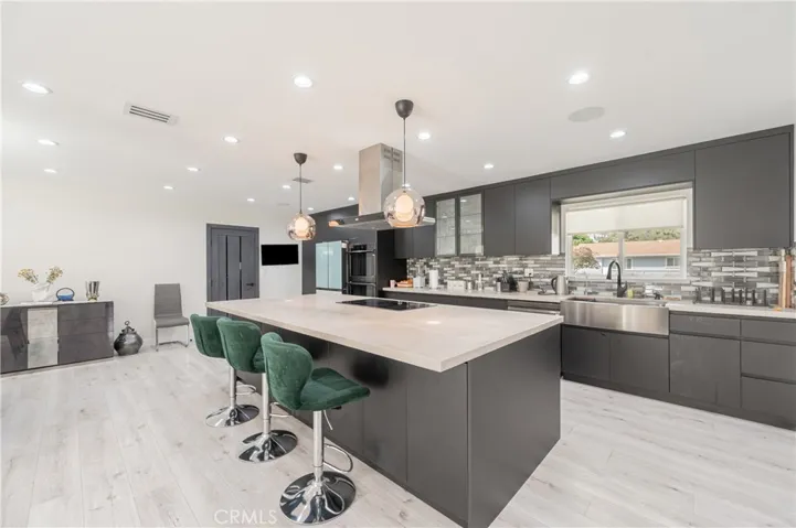 10111 Oso Avenue, Chatsworth, California 91311