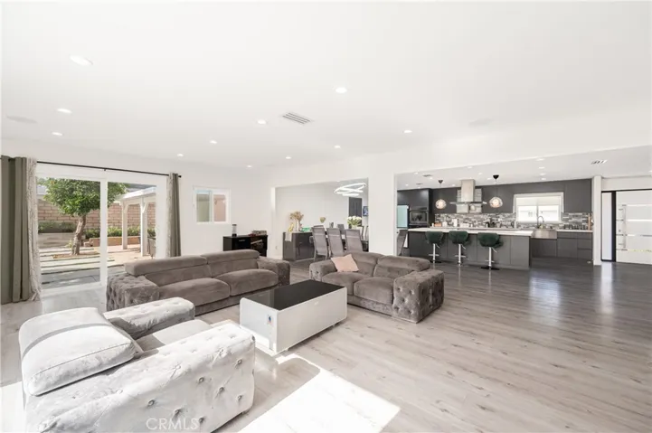 10111 Oso Avenue, Chatsworth, California 91311