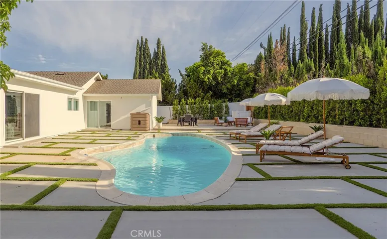 10111 Oso Avenue, Chatsworth, California 91311