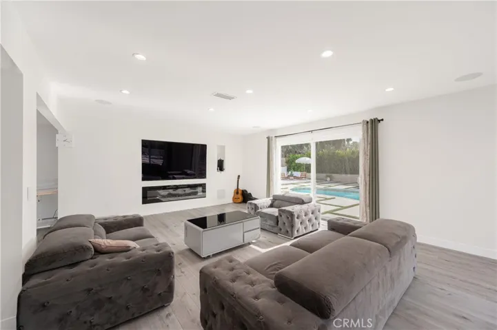 10111 Oso Avenue, Chatsworth, California 91311
