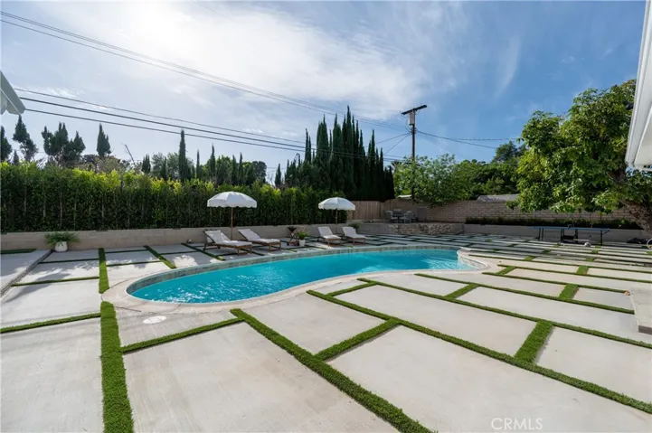 10111 Oso Avenue, Chatsworth, California 91311