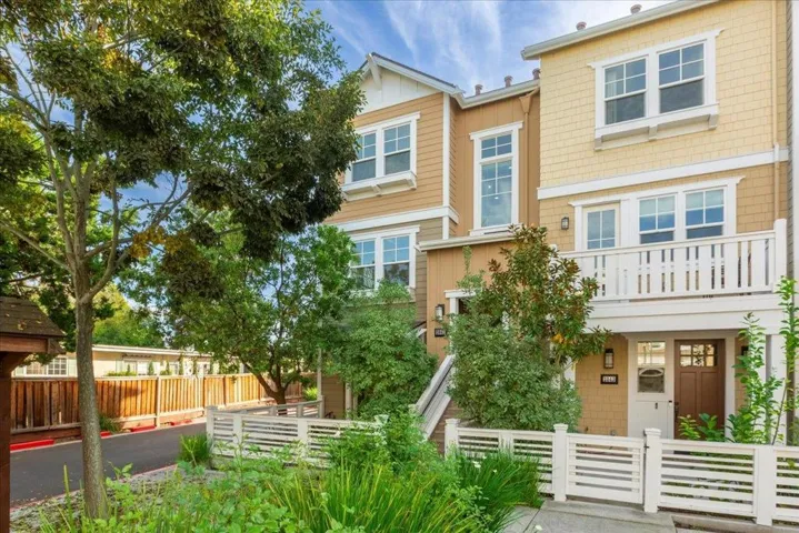 2041 Atlas Loop, Mountain View, California 94043