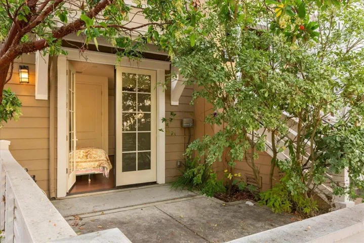 2041 Atlas Loop, Mountain View, California 94043