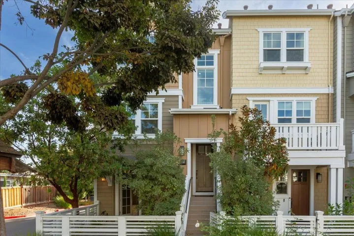 2041 Atlas Loop, Mountain View, California 94043