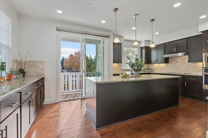 2041 Atlas Loop, Mountain View, California 94043