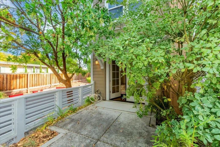 2041 Atlas Loop, Mountain View, California 94043