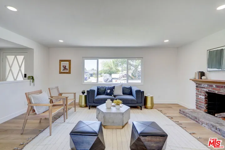 476 Jeanne Court, Newbury Park, California 91320