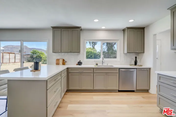 476 Jeanne Court, Newbury Park, California 91320